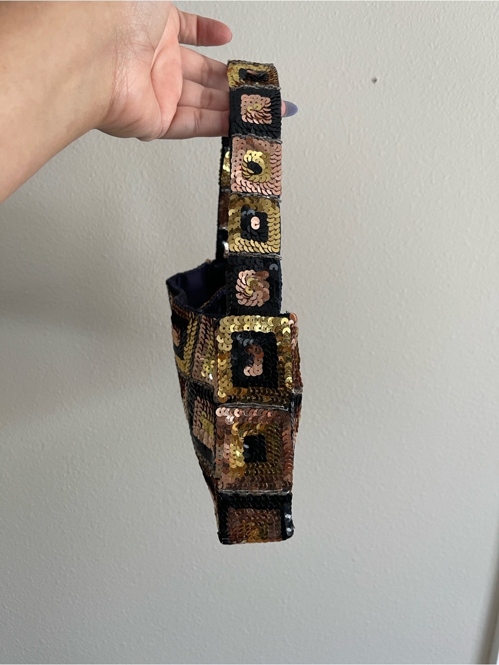 Sequined Rectangular Shoulder Bag in Gold & Black - Picture 3 of 6
